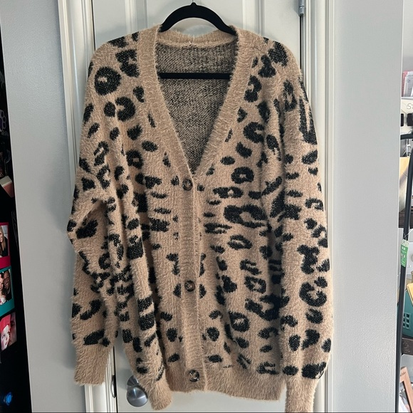 NWT Leopard Print Button Down Cardigan - Picture 8 of 8